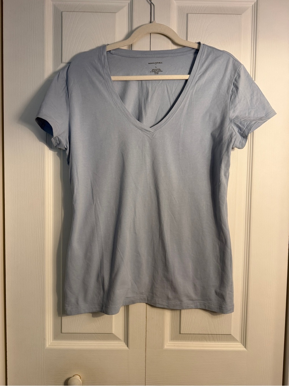 Light blue banana republic V-neck, T-shirt, size large